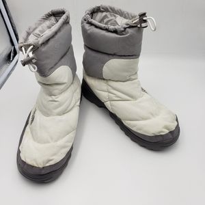 THE NORTH FACE 700 women gray & white snow boots